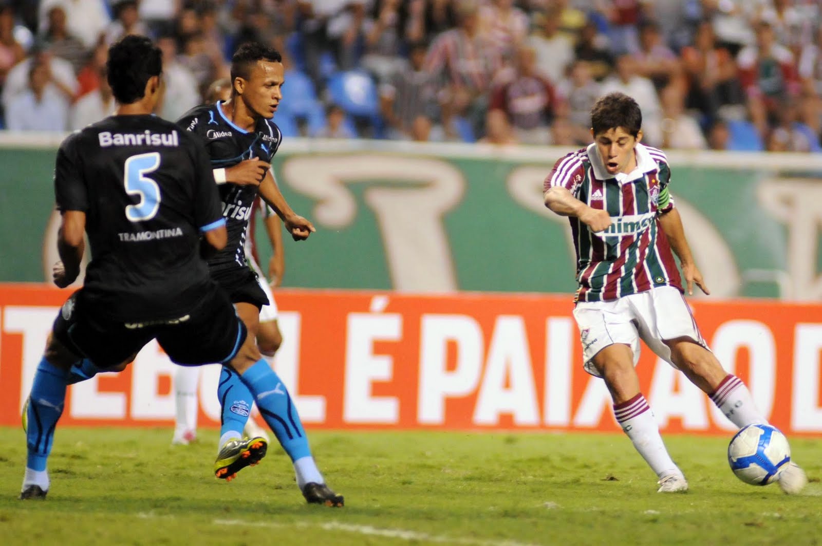 Fluminense vs Gremio, 6h30 ngày 9/11: Bám đuổi ngôi đầu