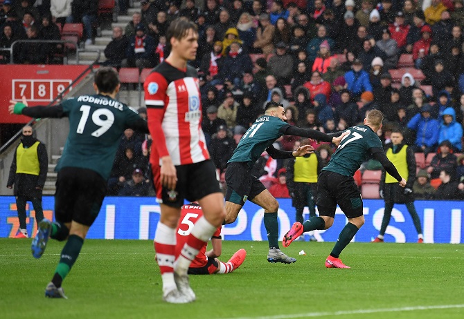 Kết quả Southampton 1-2 Burnley: Chen chân vào Top 10