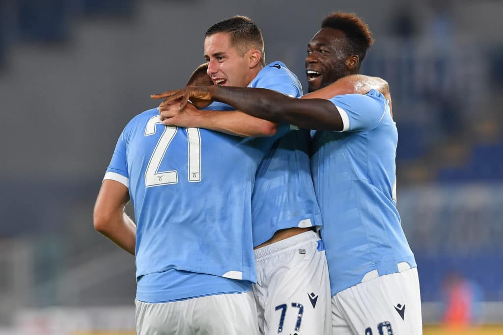 Genoa 2-3 Lazio: Nhọc nhằn vượt ải, tạm chiếm ngôi nhì