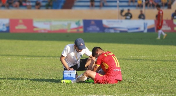 Tin tức bóng đá Việt Nam 27/2: CLB TP.HCM nhận đòn đau từ Lee Nguyễn
