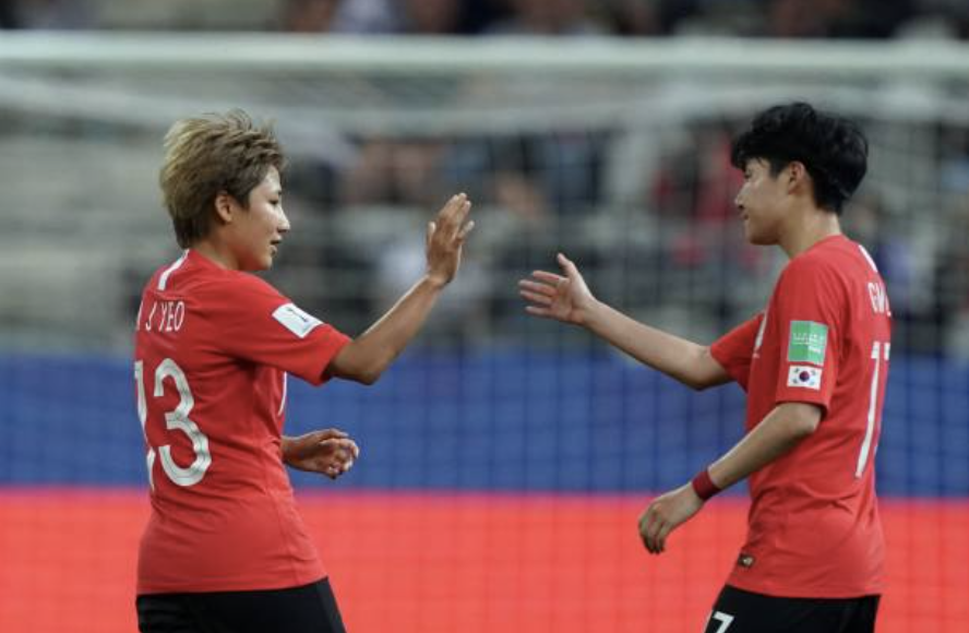 Nữ Hàn Quốc 3-0 Nữ Việt Nam: Tuyết Dung và đồng đội giữ sức cho vòng sau