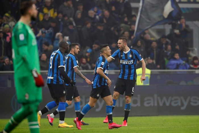 Inter Milan vs Napoli (2h45 13/2): Trèo cao, ngã đau?