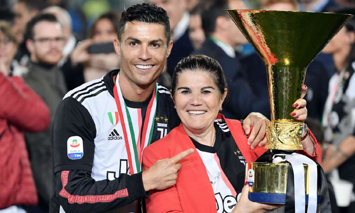 Cristiano Ronaldo báo tin vui sau khi gấp rút trở lại Madeira