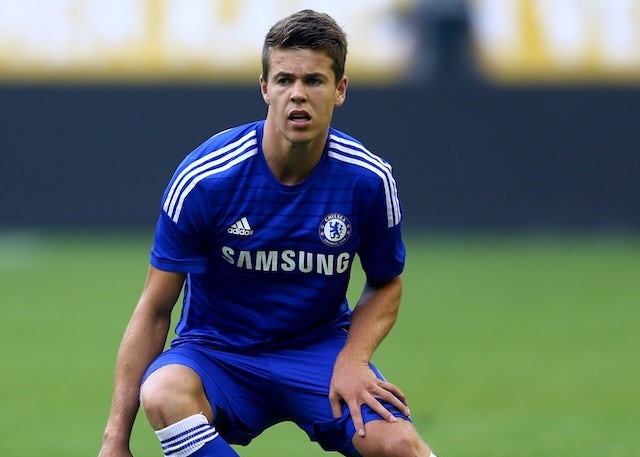 Cầu thủ Chelsea trở lại tập luyện trên sân Stamford Bridge