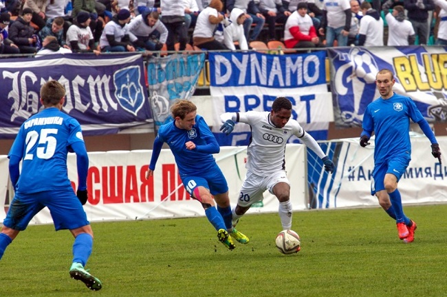 Vitebsk vs Dinamo Brest, 22h ngày 18/4: Cái uy của nhà vô địch