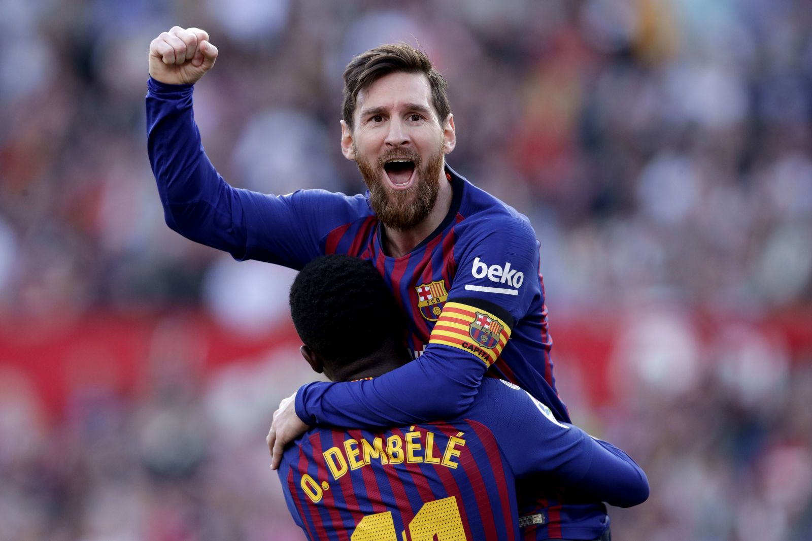 Messi chỉ đứng ở thứ 3 trong danh sách huyền thoại của Barcelona