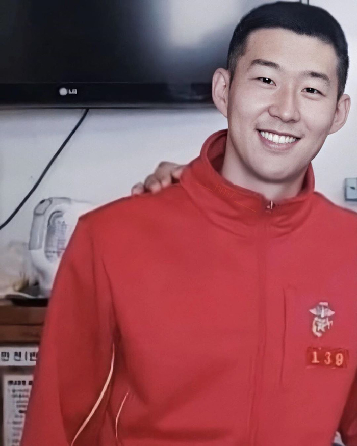 Son Heung-min ‘lột xác’ sau một tuần tham gia huấn luyện quân sự