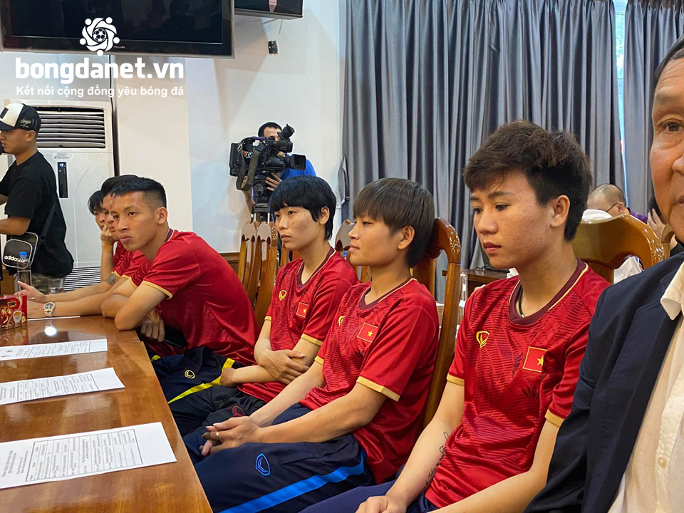 Đội tuyển bóng đá Việt Nam ký hợp đồng tài trợ khủng với King Coffee