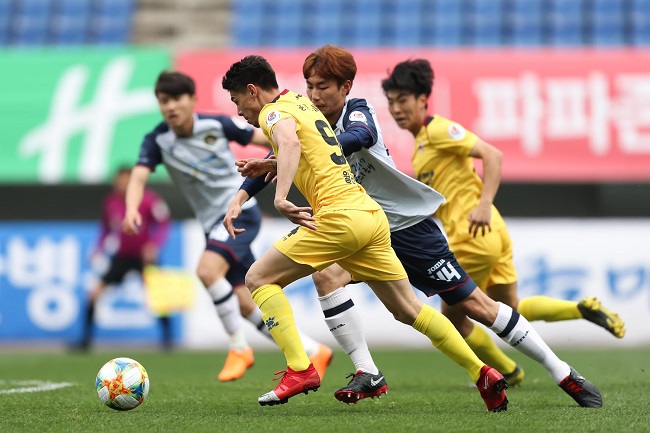 Ansan Greeners vs Jeju United, 14h00 ngày 31/5: Tìm lại vị thế