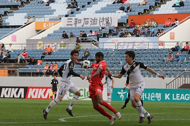 Jeju United vs Gyeongnam, 14h00 ngày 28/6: Đòi lại ngôi đầu