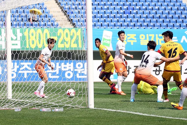 Gwangju FC vs Gangwon FC, 17h00 ngày 15/7: Oan gia ngõ hẹp