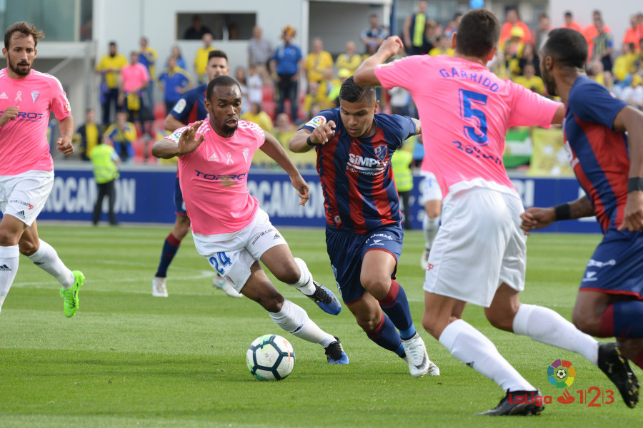 Huesca vs Cadiz (21h 20/9): Tiếp đà bất bại