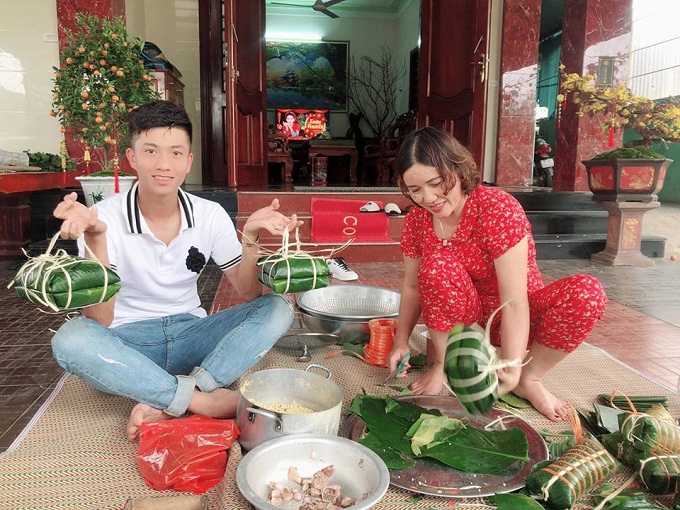 Chùm ảnh sao bóng đá Việt Nam đón Tết: Tiến Linh thả thính khiến fan nữ rụng rời
