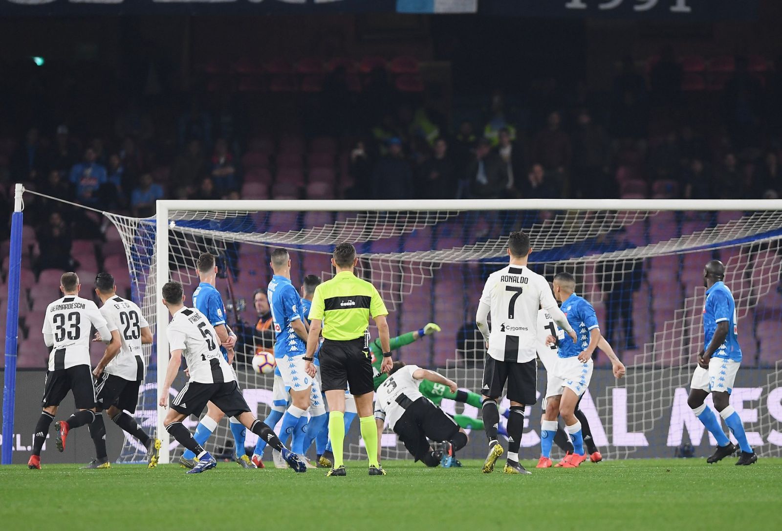 Napoli vs Juventus (2h45 27/1): Trong cơn bĩ cực