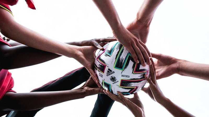 EURO 2020: Khám phá trái bóng Uniforia lăn qua 12 quốc gia