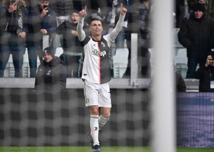 Juventus 4-0 Cagliari: Roanldo rực sáng, Juventus tạm chiếm ngôi đầu
