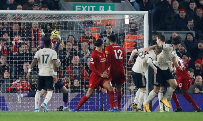 Liverpool 2-0 MU: Hạ đẹp MU, Liverpool cô đơn trên đỉnh