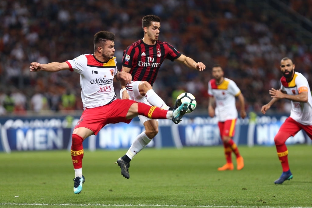 Benevento vs AC Milan (0h 4/1): Tân binh bất khuất
