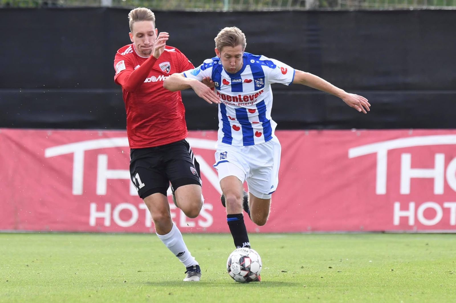 Nhận định SC Heerenveen vs AZ Alkmaar, 0h30 ngày 26/1: Miếng mồi ngon